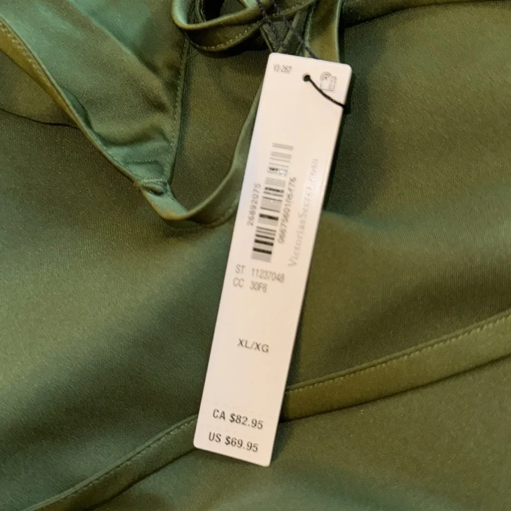 New  VICTORIA'S SECRET Satin Open-Back Slip‎